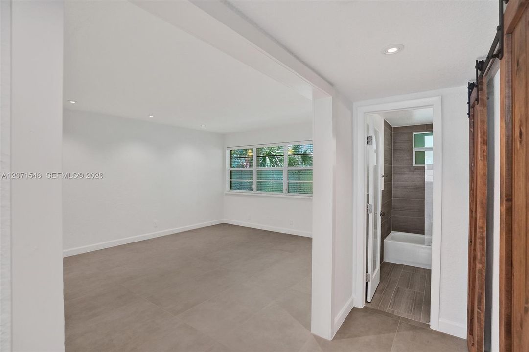 For Sale: $265,500 (1 beds, 1 baths, 766 Square Feet)