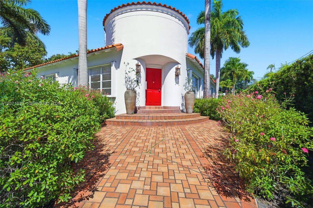 For Rent: $14,500 (4 beds, 3 baths, 3539 Square Feet)