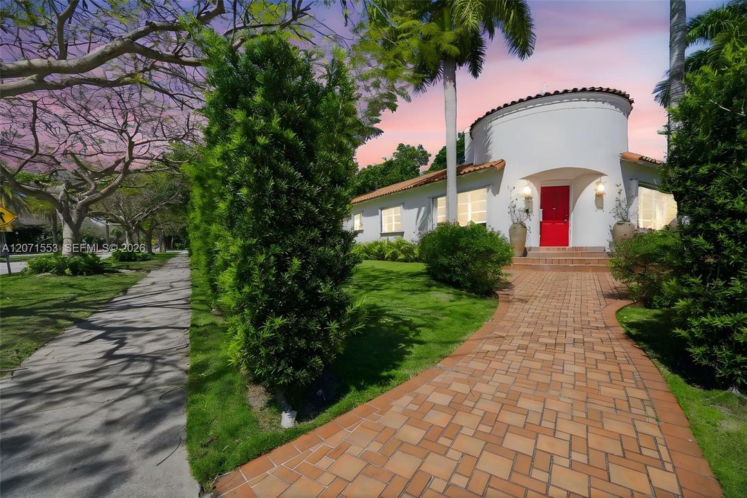 For Rent: $14,500 (4 beds, 3 baths, 3539 Square Feet)