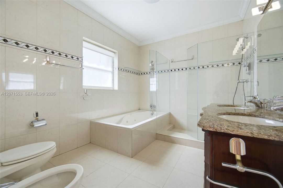 For Rent: $14,500 (4 beds, 3 baths, 3539 Square Feet)
