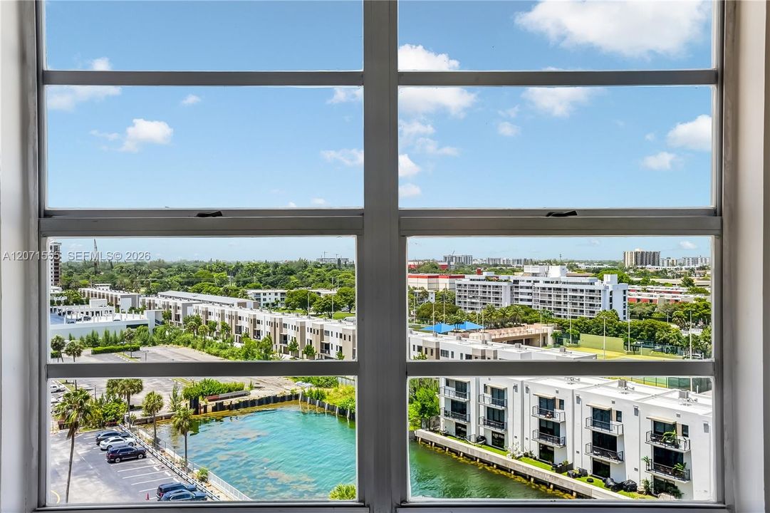 For Sale: $145,000 (1 beds, 1 baths, 861 Square Feet)