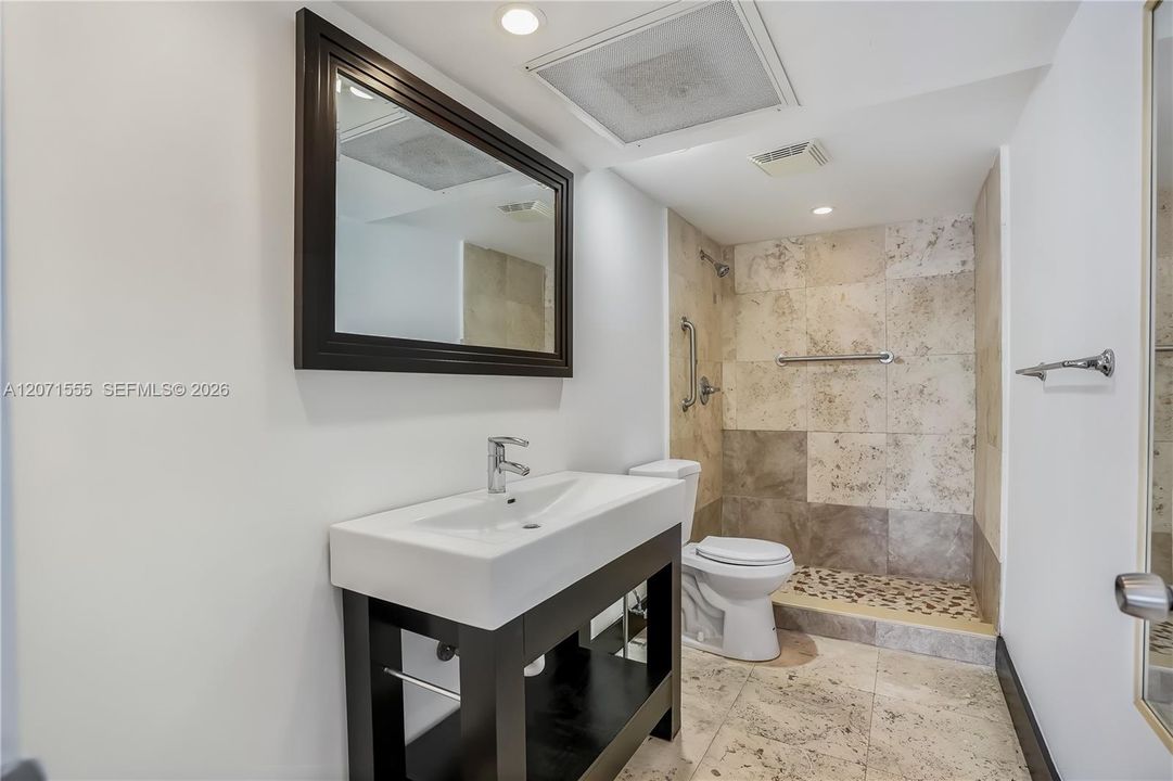 For Sale: $145,000 (1 beds, 1 baths, 861 Square Feet)