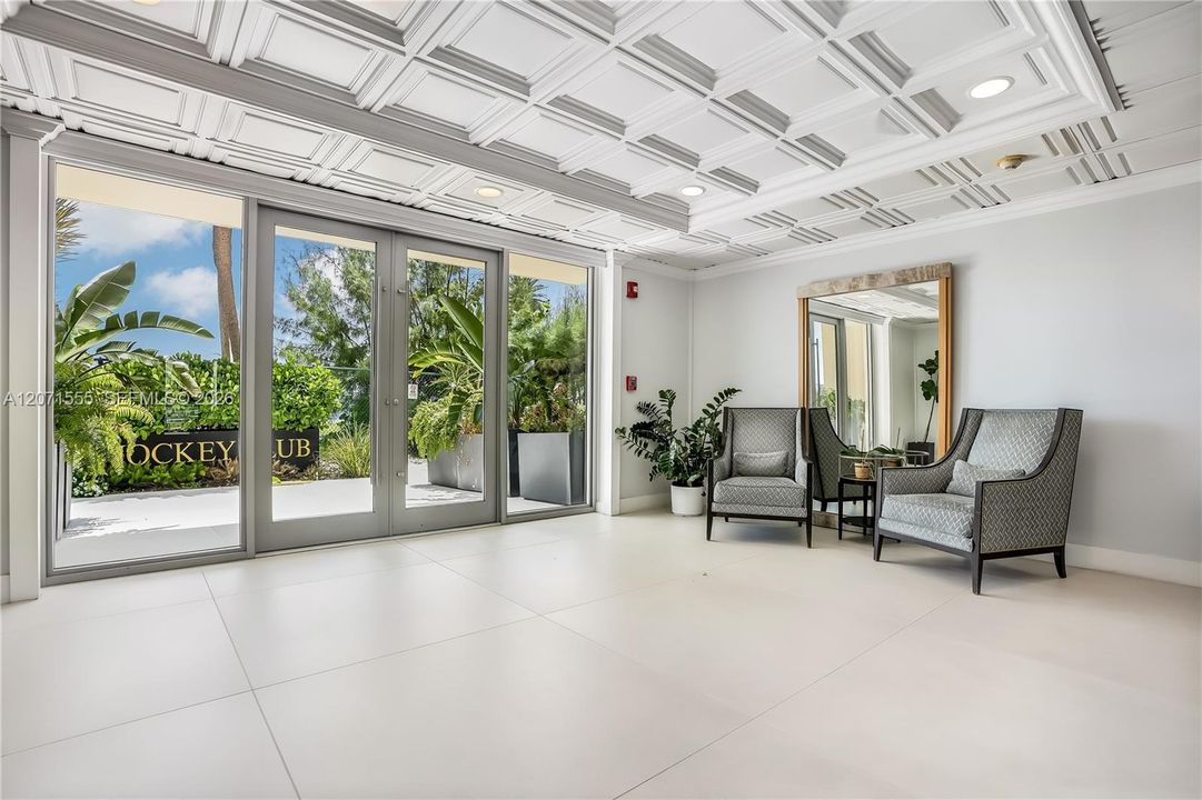 For Sale: $145,000 (1 beds, 1 baths, 861 Square Feet)