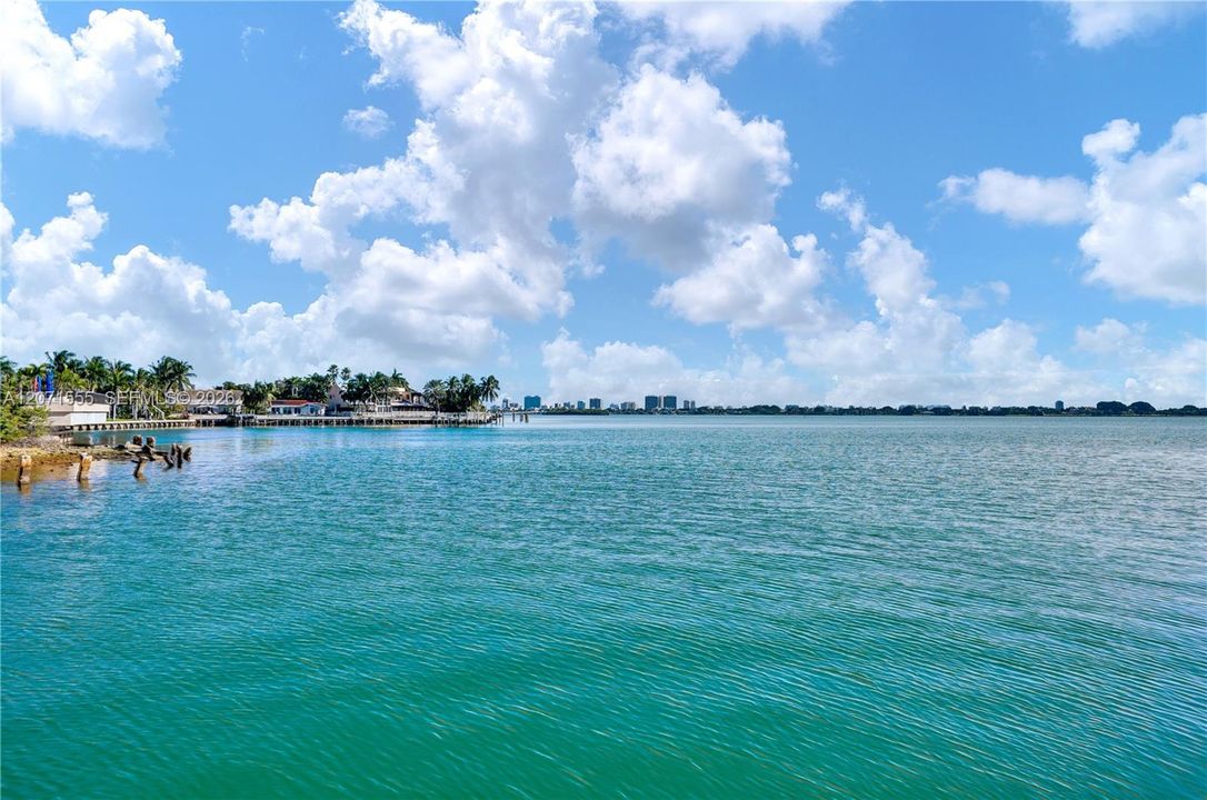 For Sale: $145,000 (1 beds, 1 baths, 861 Square Feet)