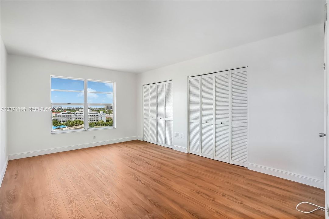 For Sale: $145,000 (1 beds, 1 baths, 861 Square Feet)