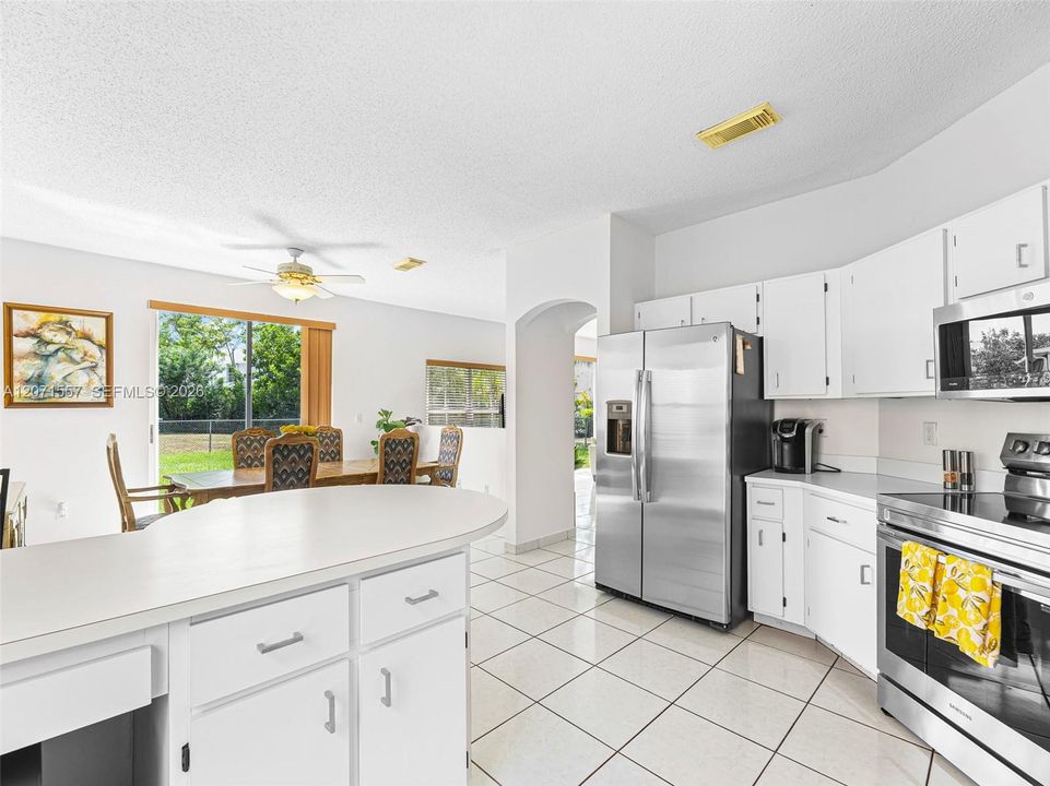 For Sale: $555,000 (3 beds, 2 baths, 1848 Square Feet)