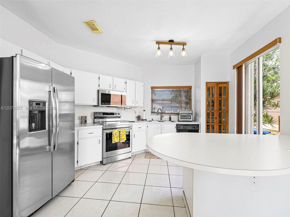 For Sale: $555,000 (3 beds, 2 baths, 1848 Square Feet)