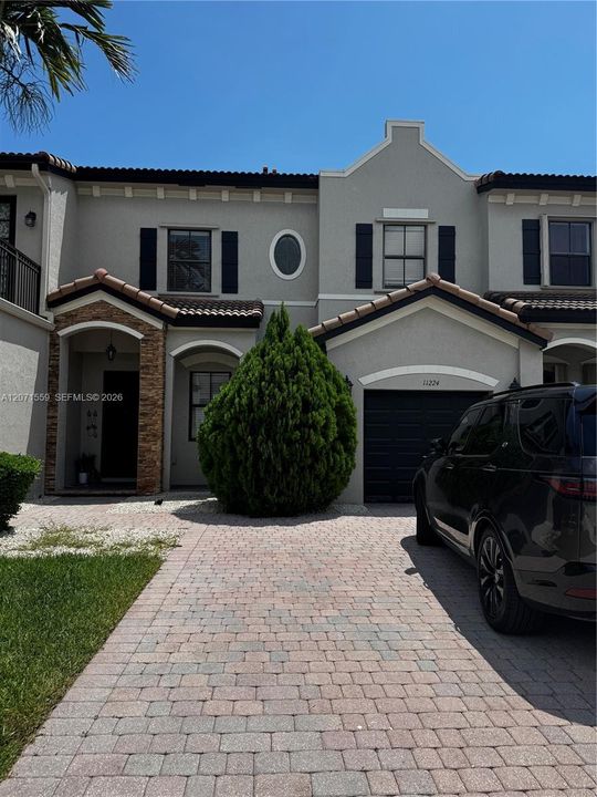 For Rent: $3,150 (3 beds, 2 baths, 1754 Square Feet)