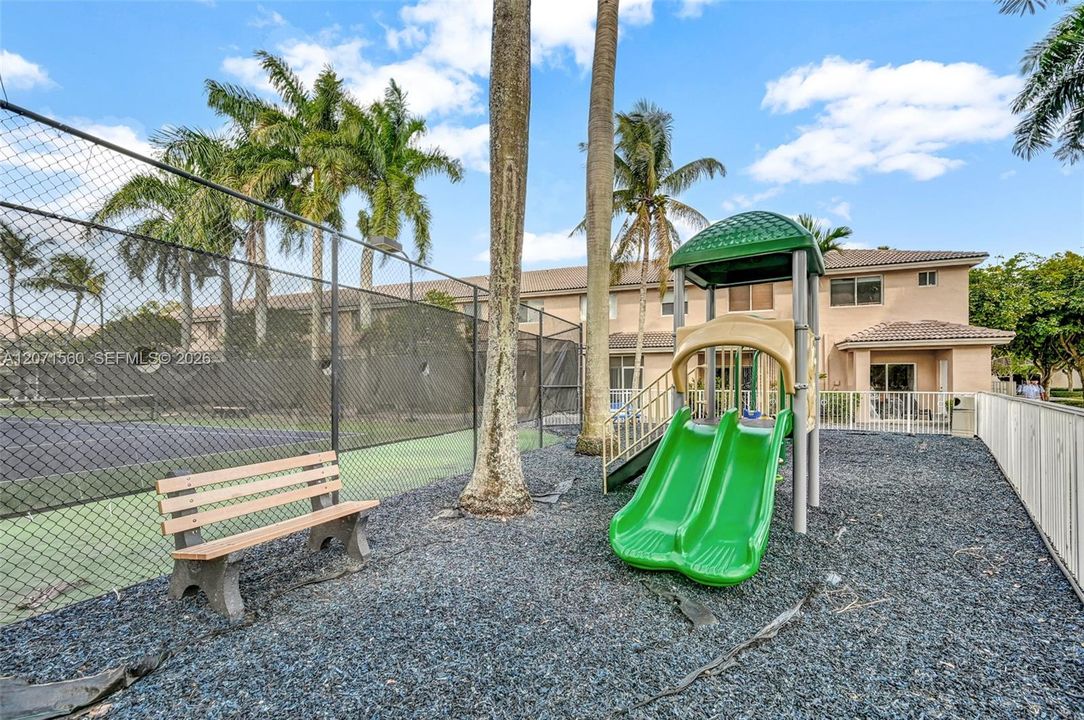 For Sale: $355,000 (2 beds, 2 baths, 1150 Square Feet)