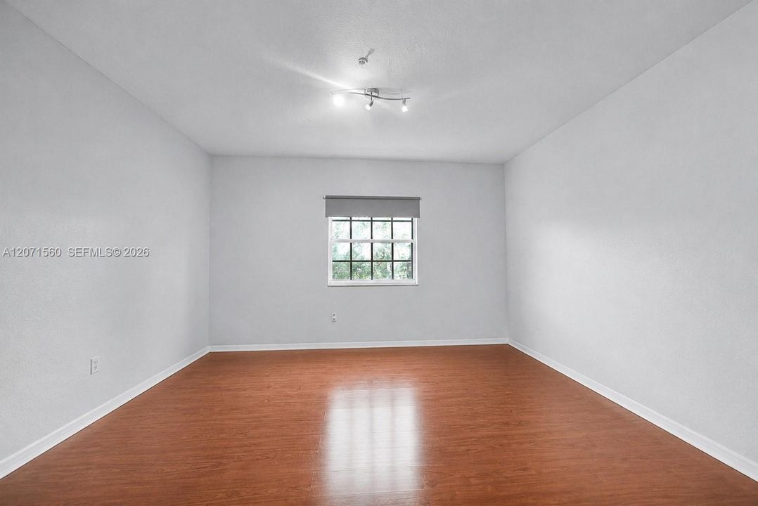 For Sale: $355,000 (2 beds, 2 baths, 1150 Square Feet)