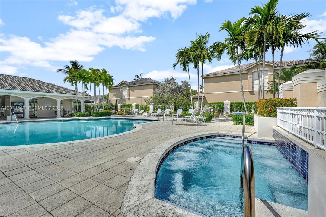 For Sale: $355,000 (2 beds, 2 baths, 1150 Square Feet)