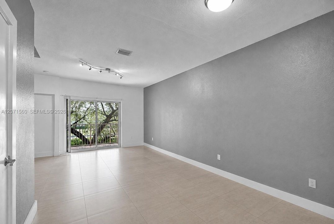 For Sale: $355,000 (2 beds, 2 baths, 1150 Square Feet)