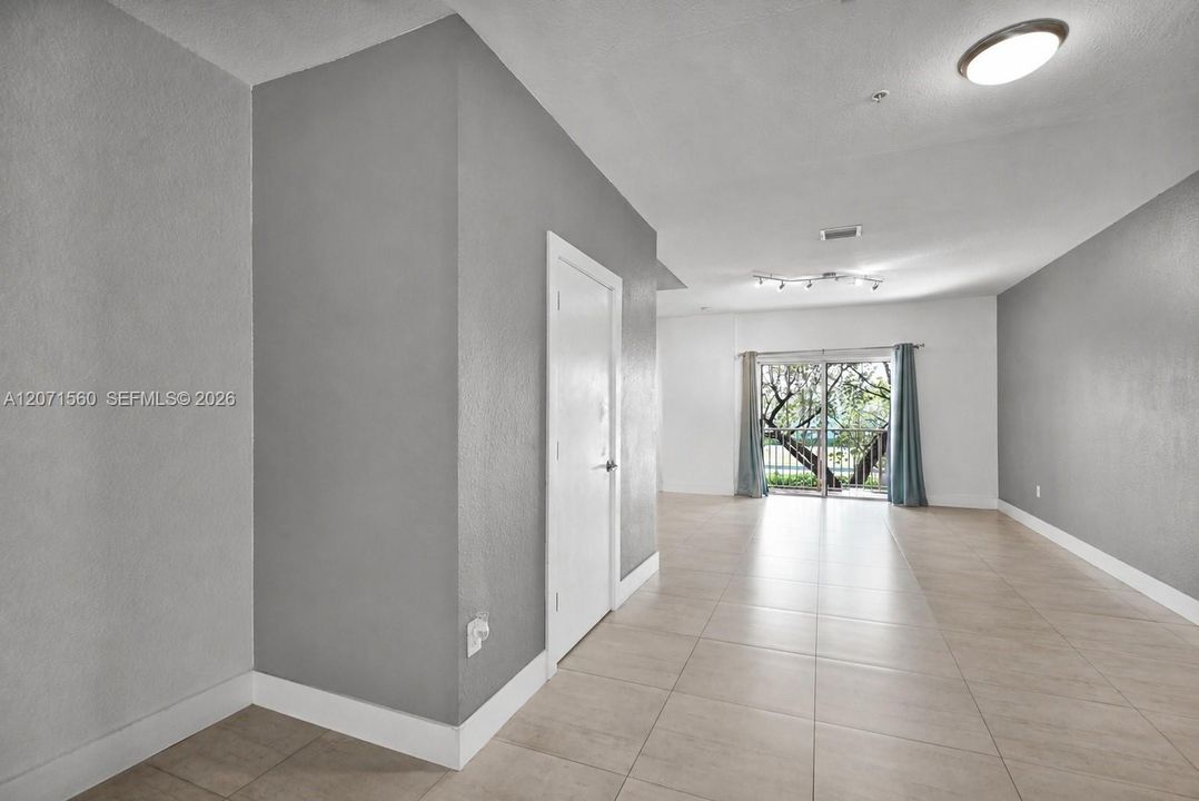 For Sale: $355,000 (2 beds, 2 baths, 1150 Square Feet)