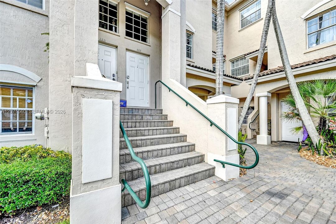 For Sale: $355,000 (2 beds, 2 baths, 1150 Square Feet)