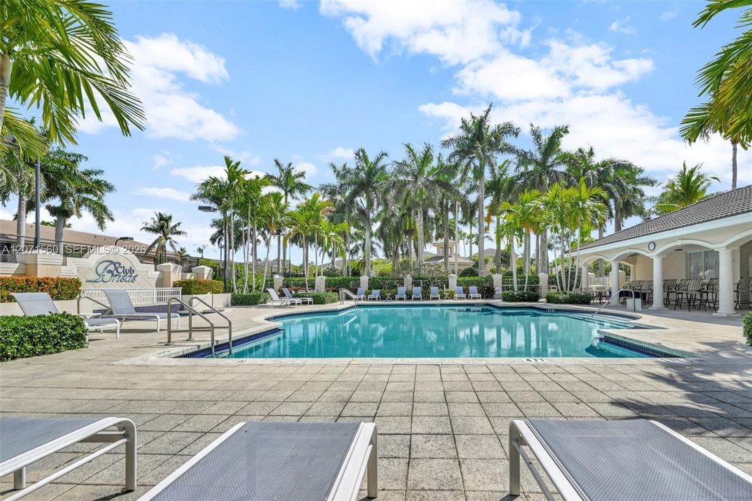 For Sale: $355,000 (2 beds, 2 baths, 1150 Square Feet)