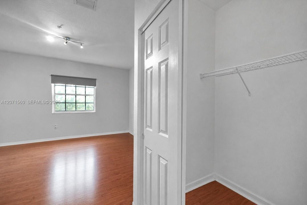 For Sale: $355,000 (2 beds, 2 baths, 1150 Square Feet)