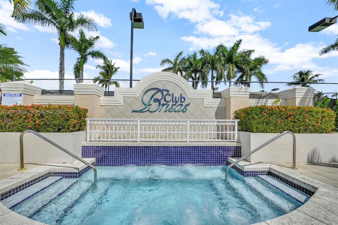 For Sale: $355,000 (2 beds, 2 baths, 1150 Square Feet)