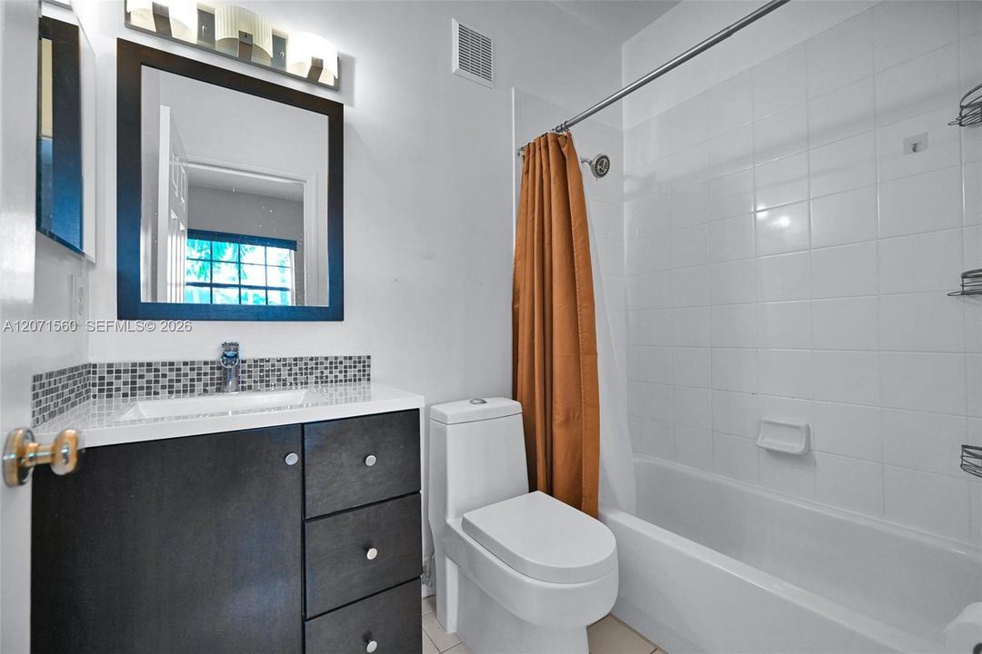 For Sale: $355,000 (2 beds, 2 baths, 1150 Square Feet)