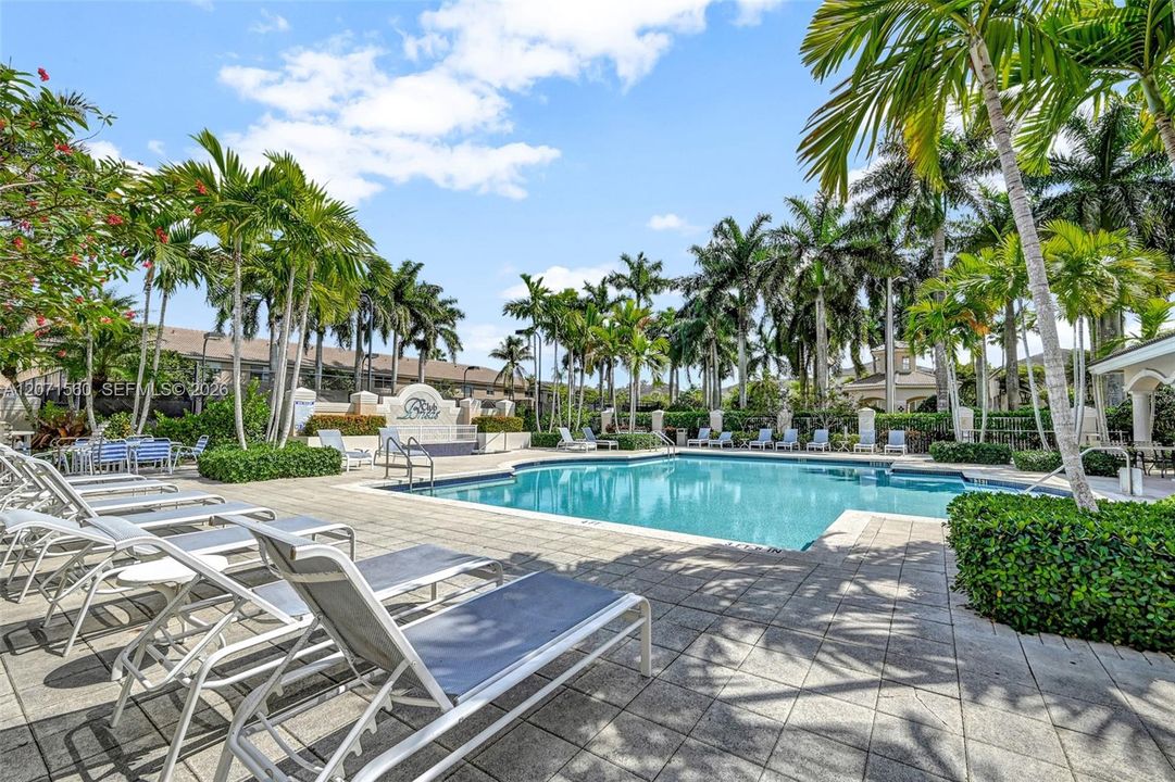 For Sale: $355,000 (2 beds, 2 baths, 1150 Square Feet)
