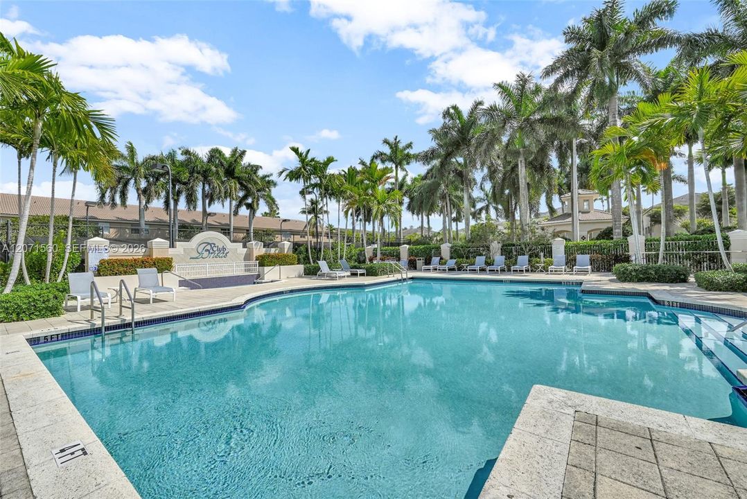 For Sale: $355,000 (2 beds, 2 baths, 1150 Square Feet)