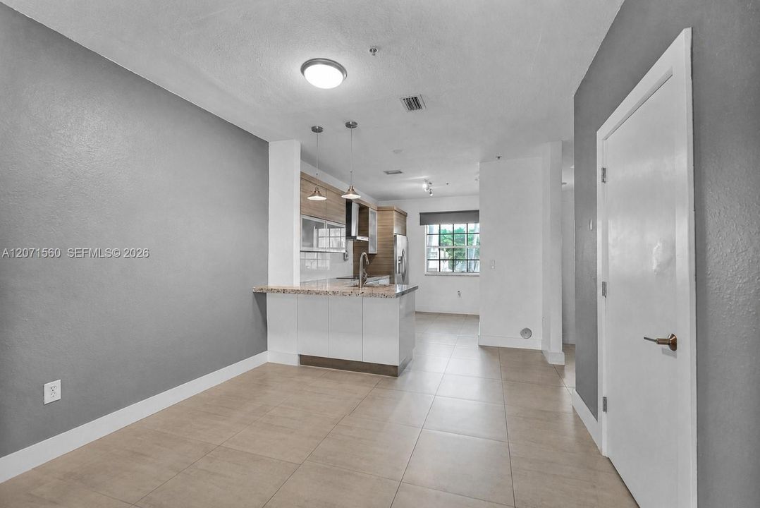 For Sale: $355,000 (2 beds, 2 baths, 1150 Square Feet)