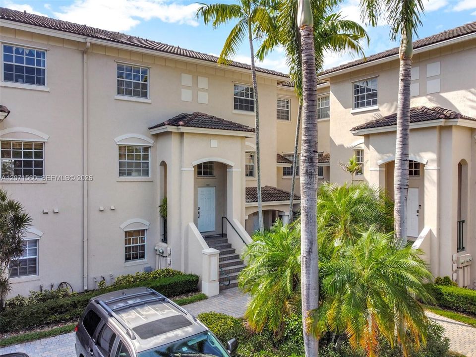 For Sale: $355,000 (2 beds, 2 baths, 1150 Square Feet)