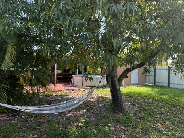 For Rent: $3,200 (3 beds, 2 baths, 1959 Square Feet)