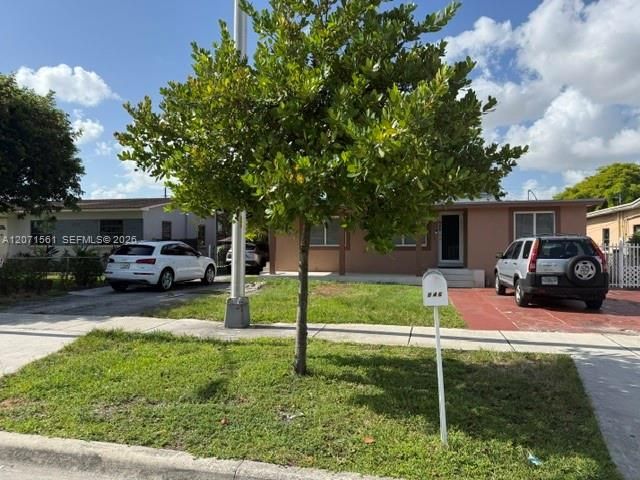 For Rent: $3,200 (3 beds, 2 baths, 1959 Square Feet)