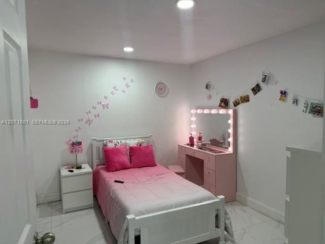 For Rent: $3,200 (3 beds, 2 baths, 1959 Square Feet)