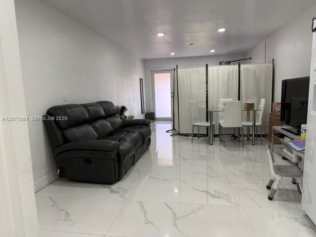 For Rent: $3,200 (3 beds, 2 baths, 1959 Square Feet)