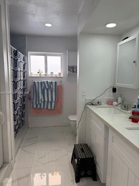 For Rent: $3,200 (3 beds, 2 baths, 1959 Square Feet)