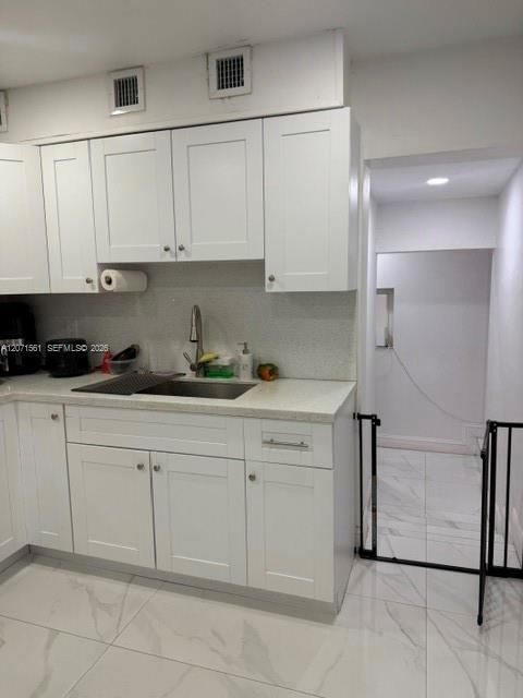 For Rent: $3,200 (3 beds, 2 baths, 1959 Square Feet)