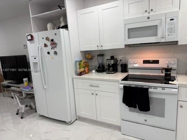 For Rent: $3,200 (3 beds, 2 baths, 1959 Square Feet)