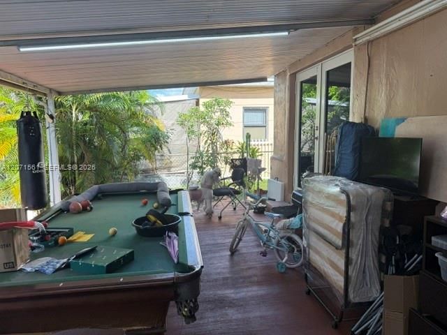 For Rent: $3,200 (3 beds, 2 baths, 1959 Square Feet)