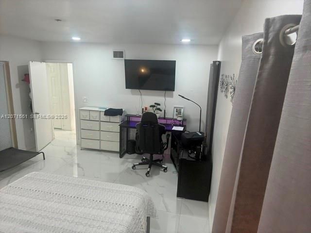 For Rent: $3,200 (3 beds, 2 baths, 1959 Square Feet)