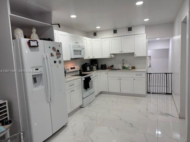 For Rent: $3,200 (3 beds, 2 baths, 1959 Square Feet)