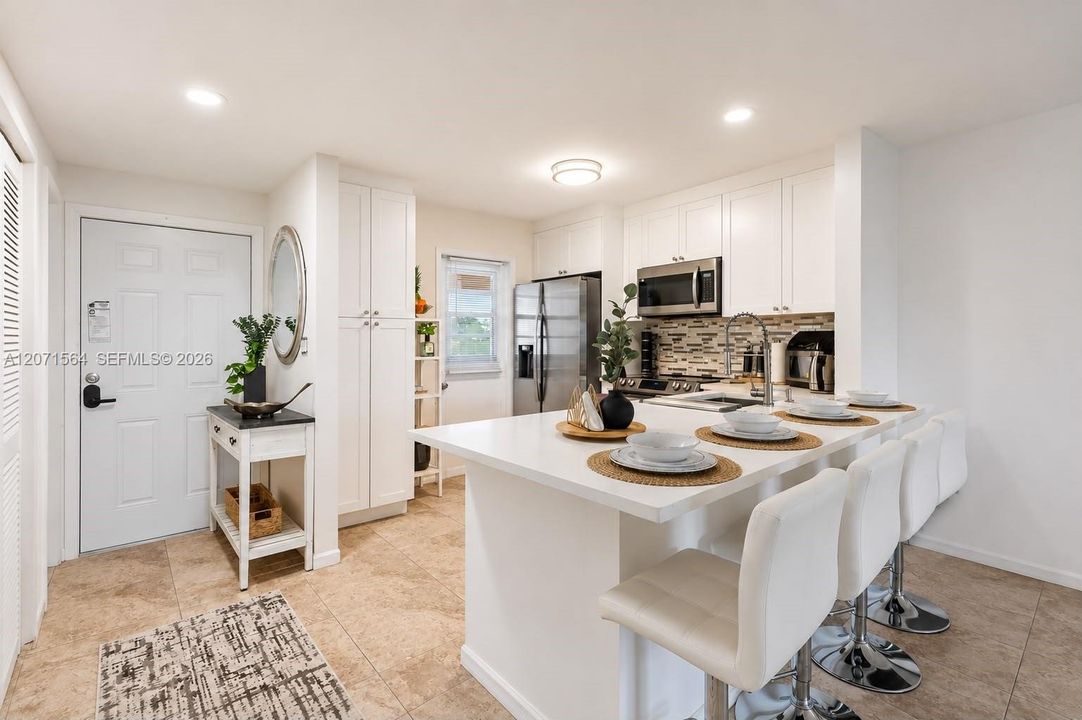 For Sale: $179,000 (1 beds, 1 baths, 741 Square Feet)