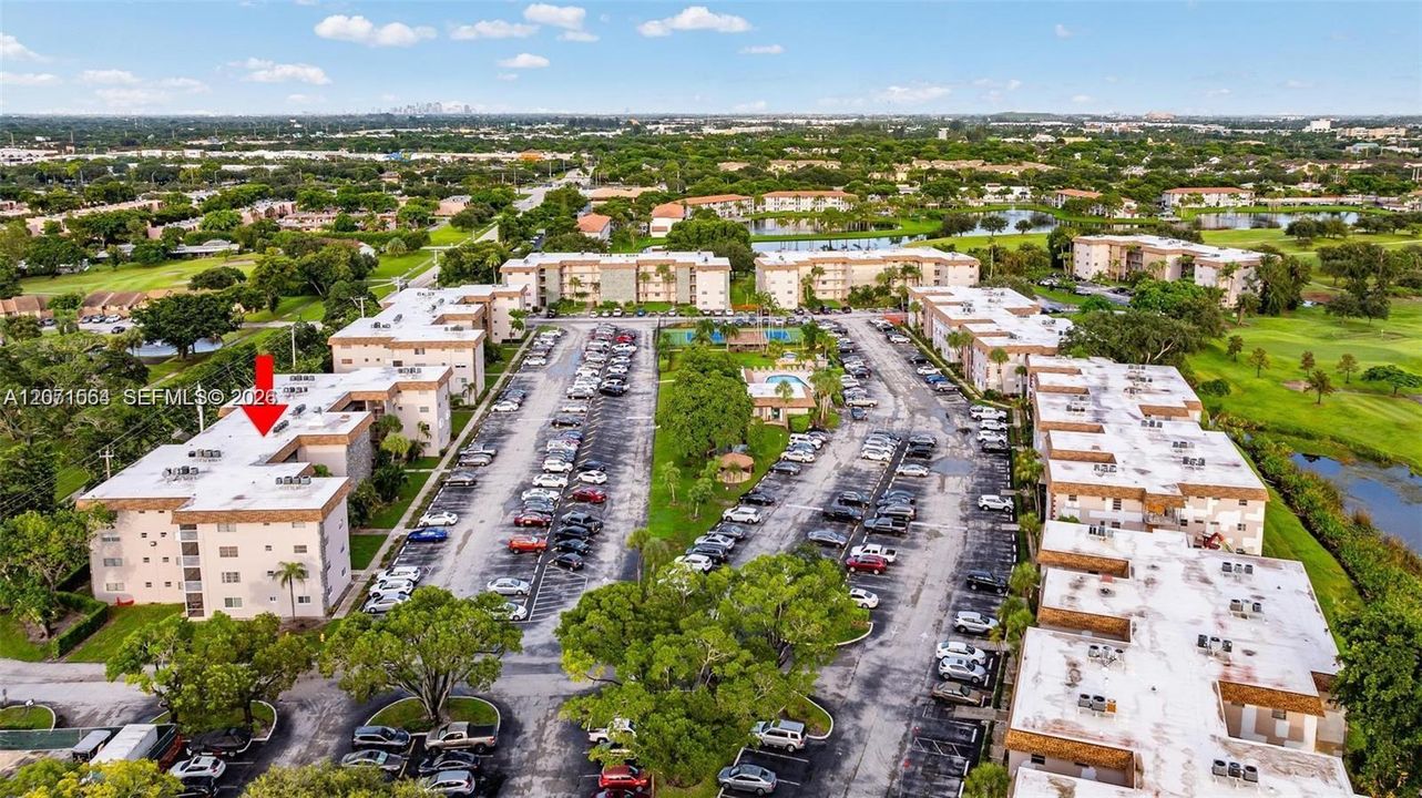 For Sale: $179,000 (1 beds, 1 baths, 741 Square Feet)