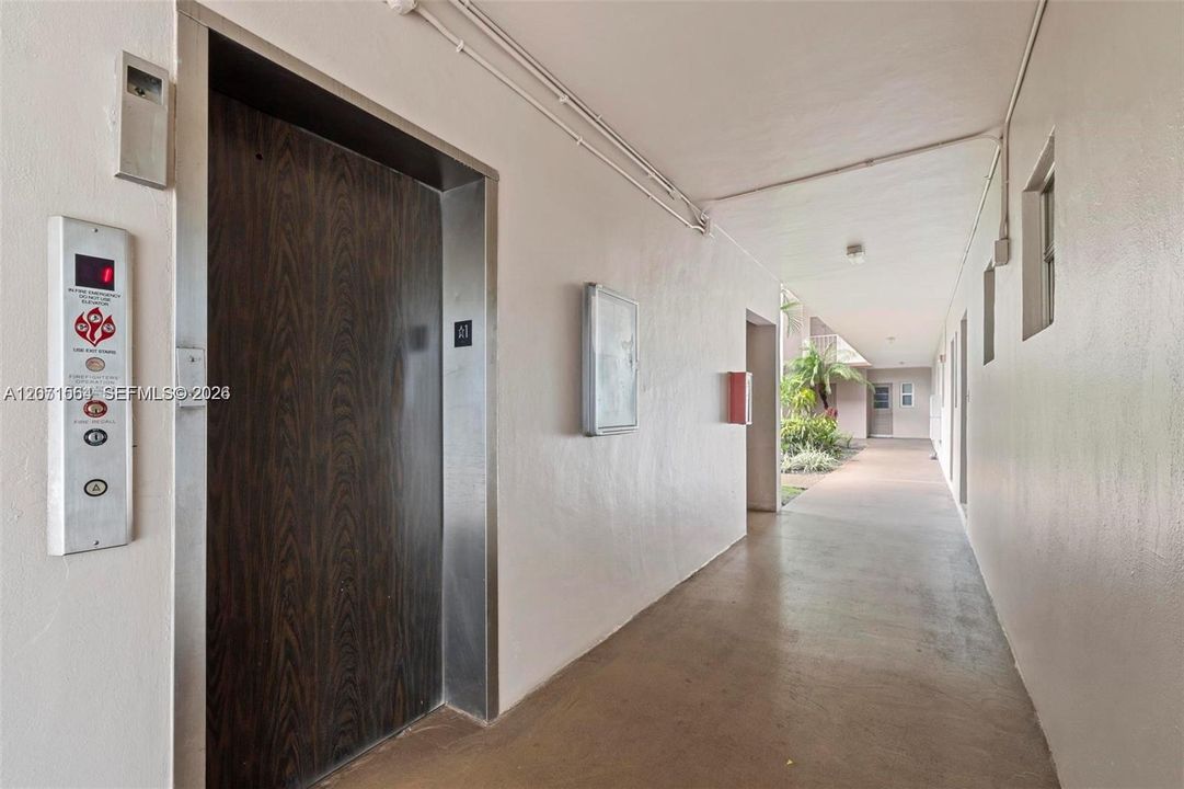 For Sale: $179,000 (1 beds, 1 baths, 741 Square Feet)