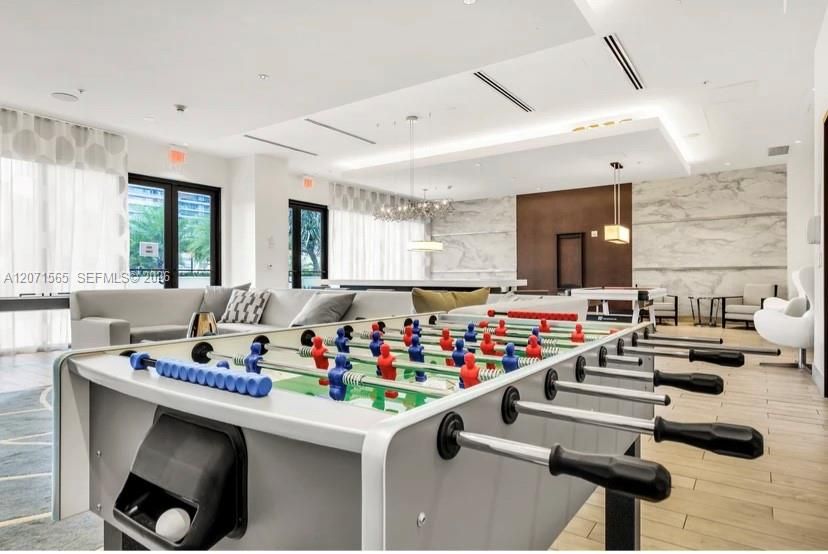 待售: $760,000 (2 贝兹, 2 浴室, 1118 平方英尺)