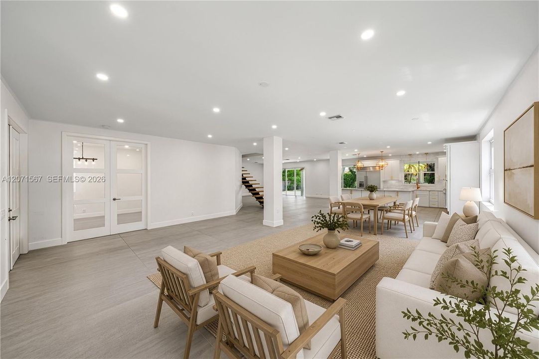 For Sale: $1,585,500 (7 beds, 5 baths, 4094 Square Feet)
