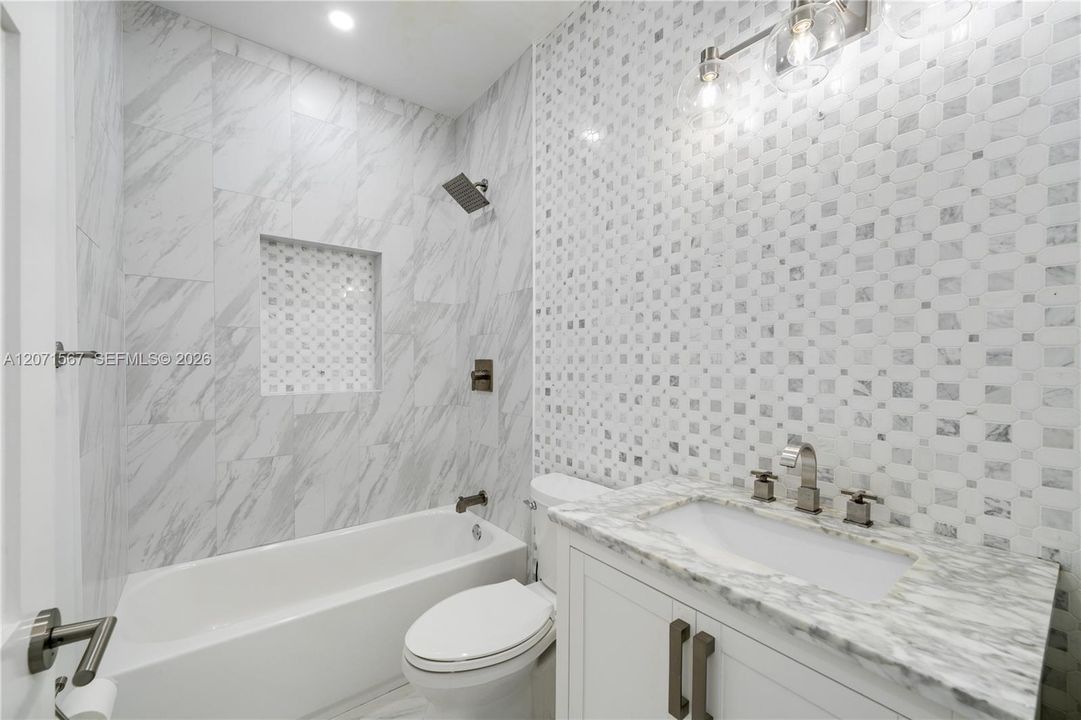 For Sale: $1,585,500 (7 beds, 5 baths, 4094 Square Feet)