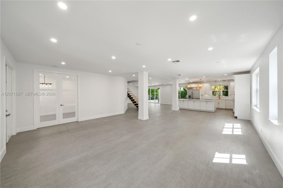 For Sale: $1,585,500 (7 beds, 5 baths, 4094 Square Feet)