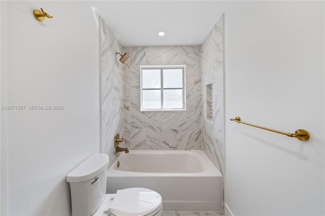 For Sale: $1,585,500 (7 beds, 5 baths, 4094 Square Feet)