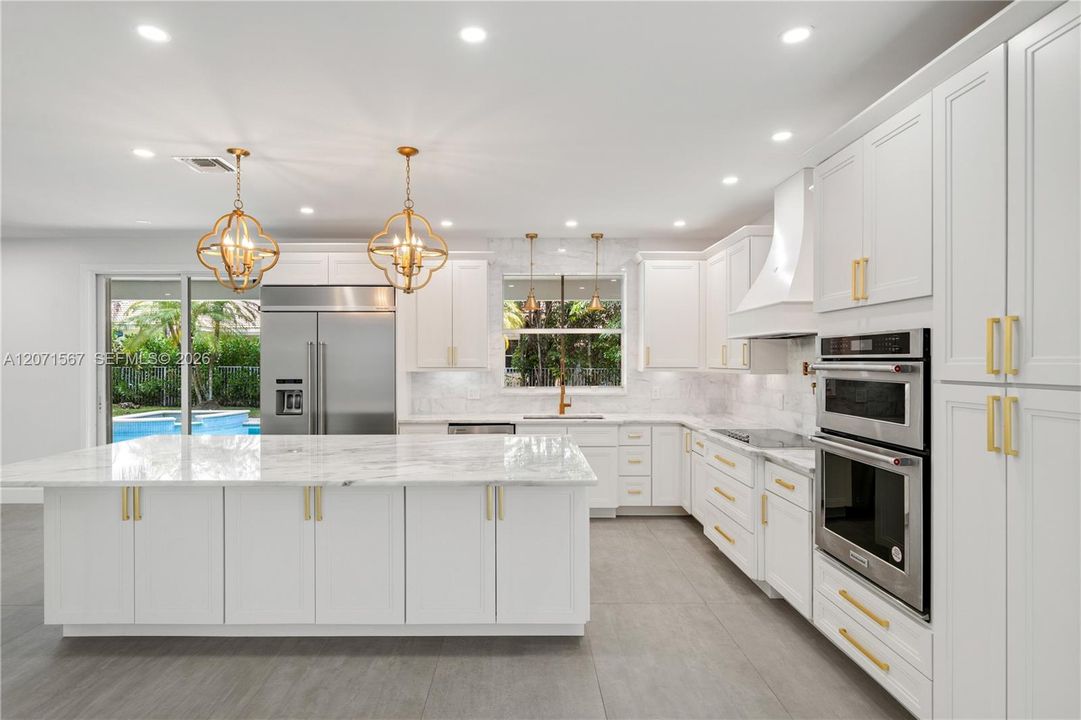 For Sale: $1,585,500 (7 beds, 5 baths, 4094 Square Feet)
