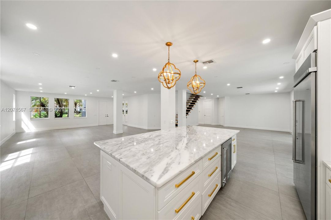 For Sale: $1,585,500 (7 beds, 5 baths, 4094 Square Feet)