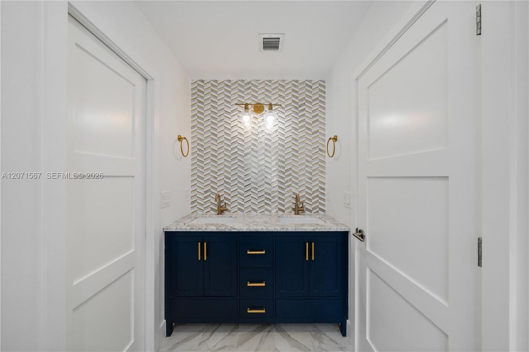 For Sale: $1,585,500 (7 beds, 5 baths, 4094 Square Feet)