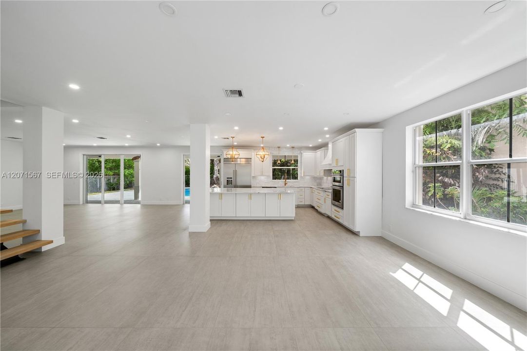 For Sale: $1,585,500 (7 beds, 5 baths, 4094 Square Feet)