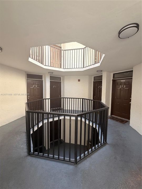 For Rent: $1,940 (2 beds, 2 baths, 890 Square Feet)