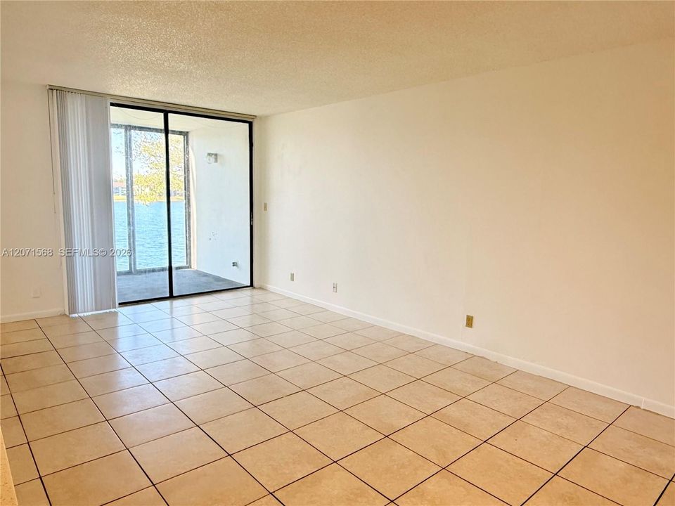 For Rent: $1,940 (2 beds, 2 baths, 890 Square Feet)
